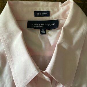 Jones New York non iron light pink button down. Size XL. Excellent condition